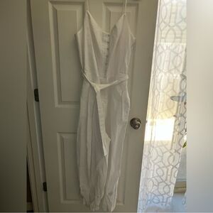 Elegant White Sleeveless Dress